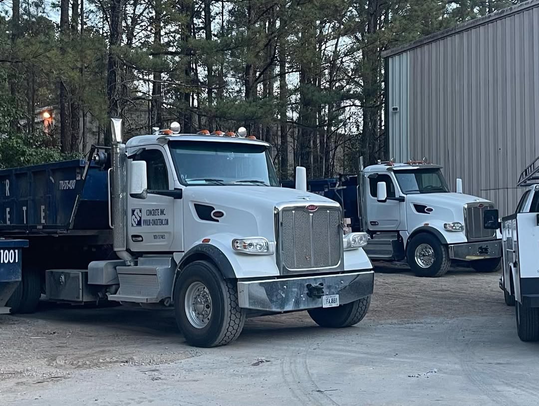 BR Roll Offs fleet of roll off dumpster trucks serving Dunwoody and the Perimeter area